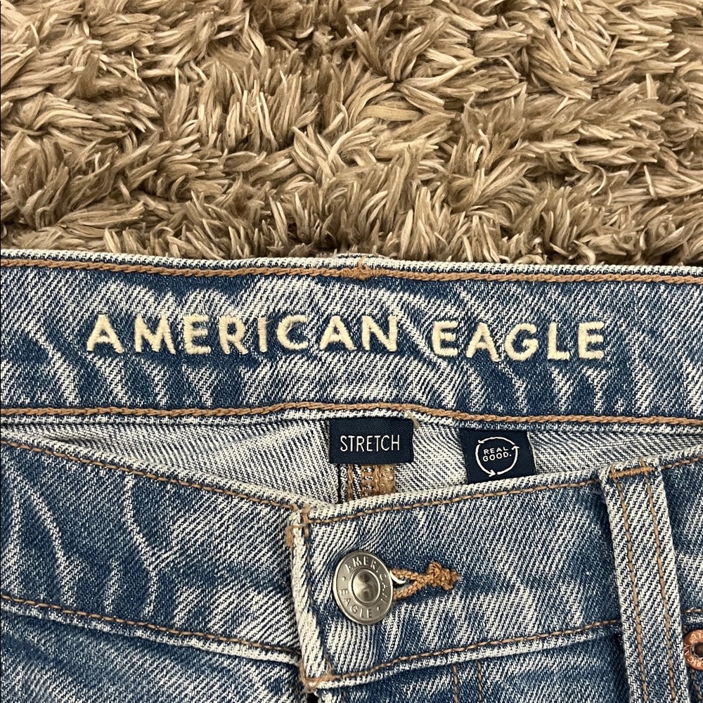 American Eagle Outfitters Light Wash Barrel Jeans - Picture 3 of 7